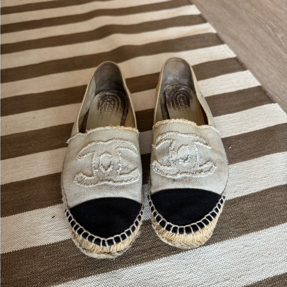 CHANEL Espadrilles in Black and Cream